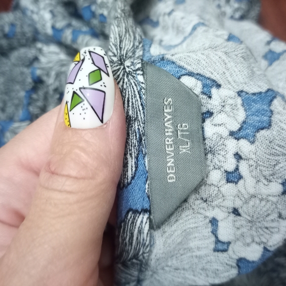 Denver Hayes Blue and White Floral Top - Picture 2 of 2